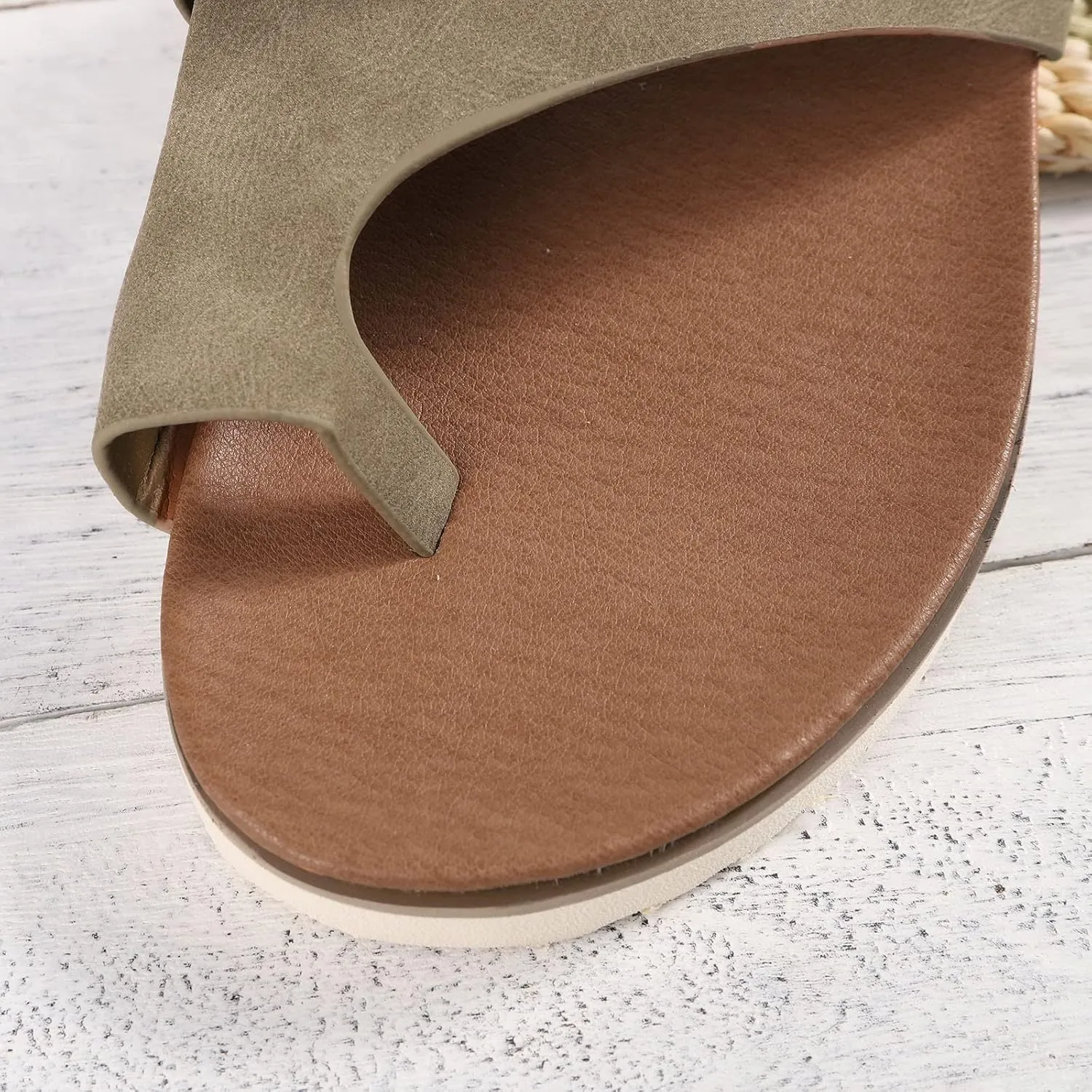 Eduavar Sandals for Women Casual Summer Orthopedic Correction Leather Ring Toe Sandals Solid/Leopard Print Flat Flip Flops