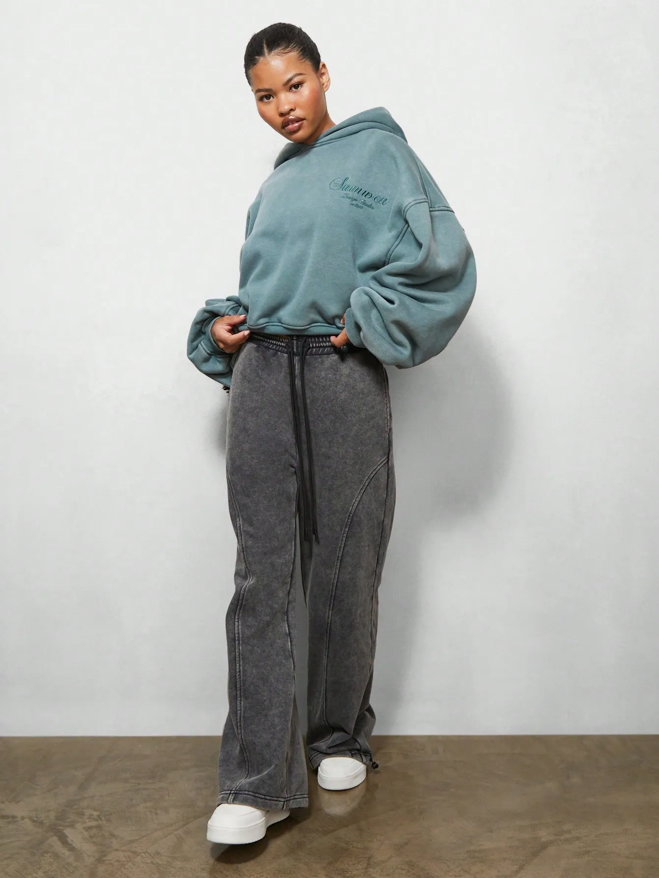 SUMWON WOMEN Washed Overhead Cropped Hoodie With Embroidered  Print