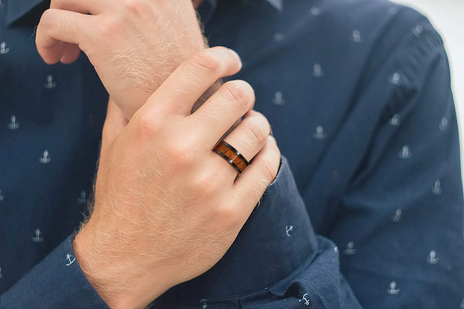 THREE KEYS JEWELRY 6,8mm Black/White Ceramic Wedding Ring with Real Koa Wood Inlay Flat Top Wedding Band Engagement Ring Comfort Fit Size 4-16