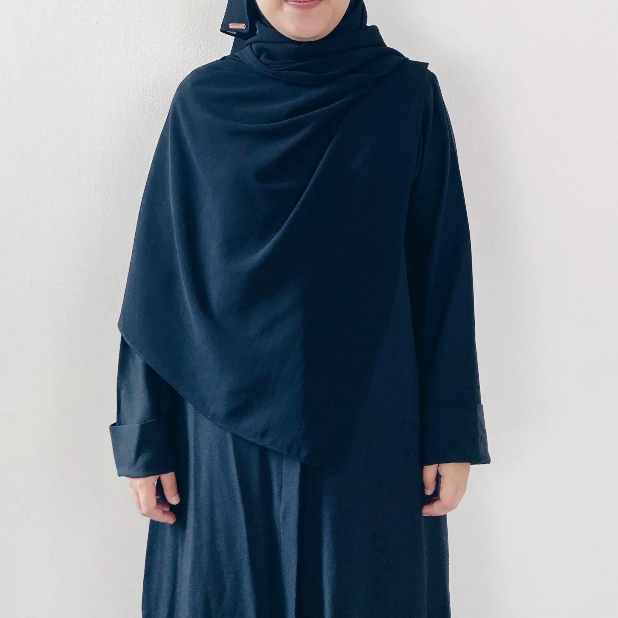 Tie-Back Shawl : Black