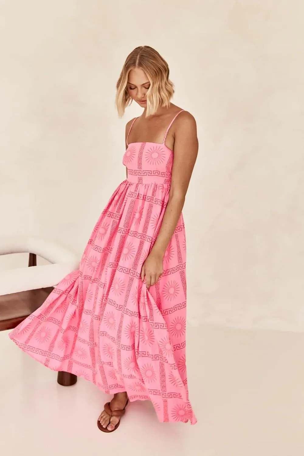 utcoco Women's 2024 Summer Spaghetti Strap Sundresses Back Smocked Cut Out Floral Printed Cute Flowy A Line Maxi Dress
