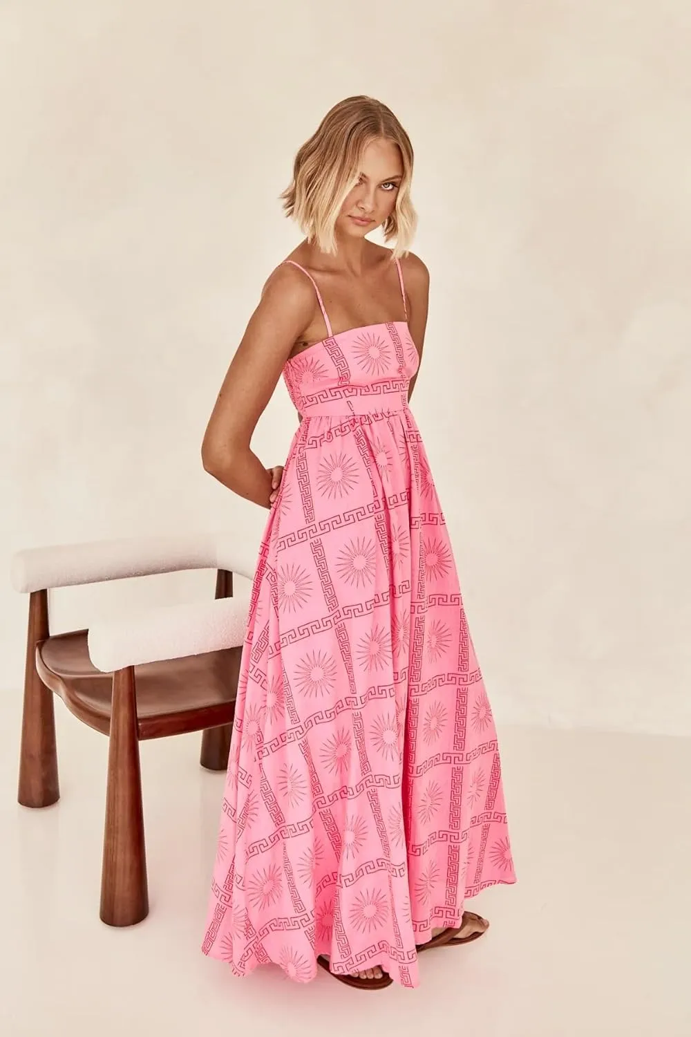 utcoco Women's 2024 Summer Spaghetti Strap Sundresses Back Smocked Cut Out Floral Printed Cute Flowy A Line Maxi Dress