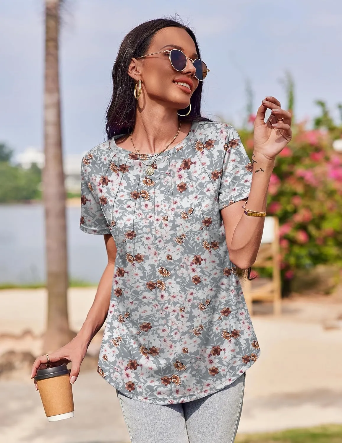 Zeagoo Womens Casual T Shirts for Summer 2025 Short Sleeve Crewneck Tunic Shirts Floral Print Tops Pleated Dressy Blouse
